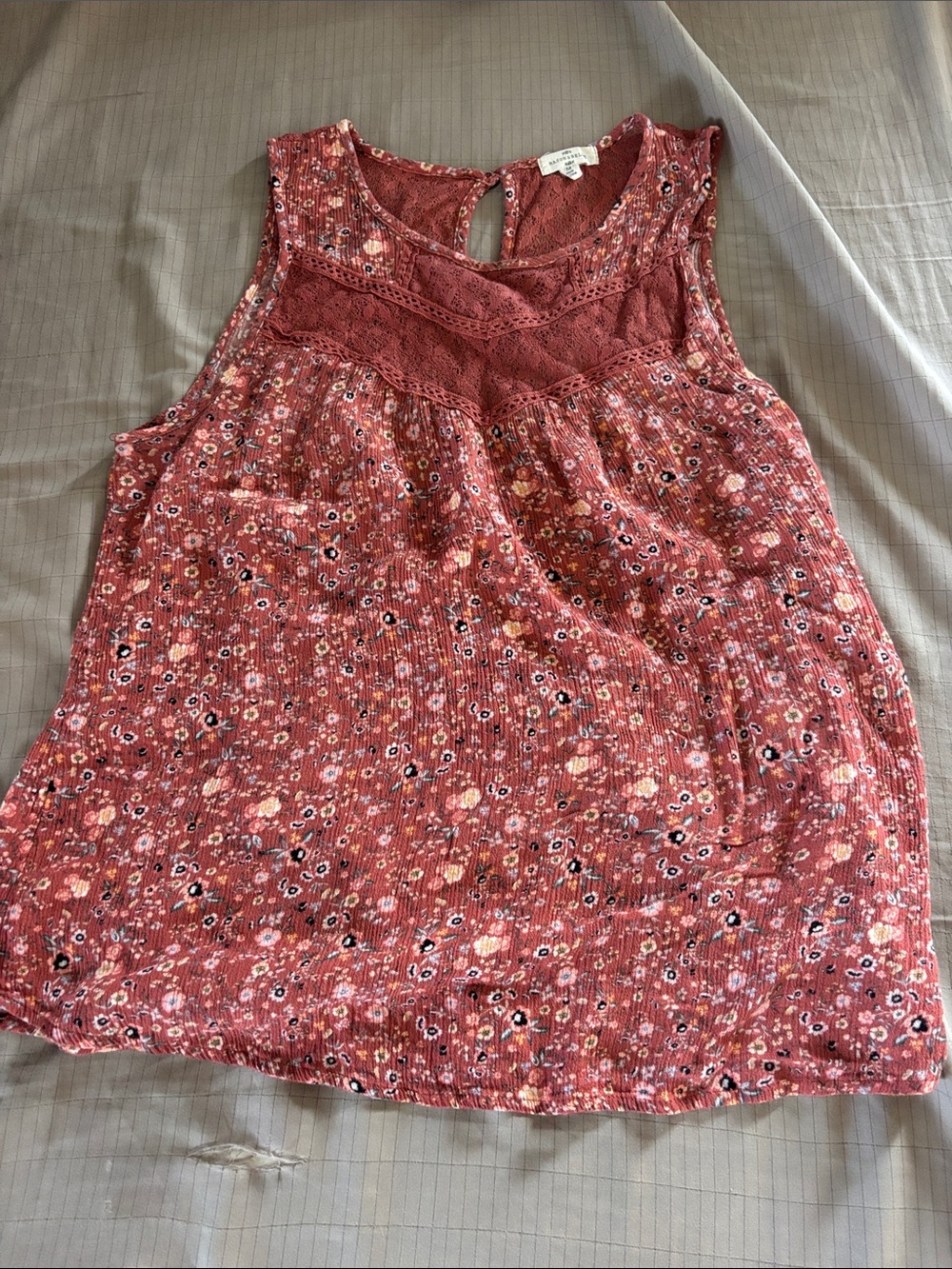 Sleeveless Floral Lace Yoke Tank Top - Rose